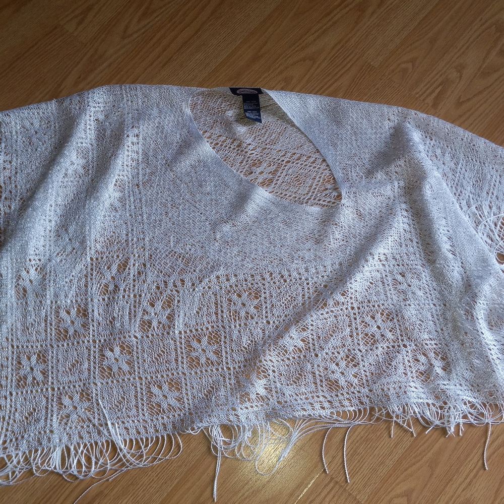 Girls Zoey & Beth dressy white lacey shawl. One size.